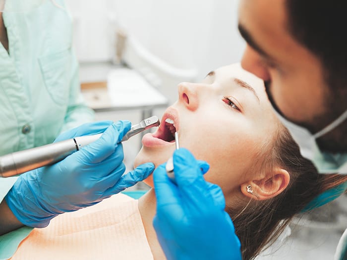 Odontología restauradora para reparar dientes en Lugo