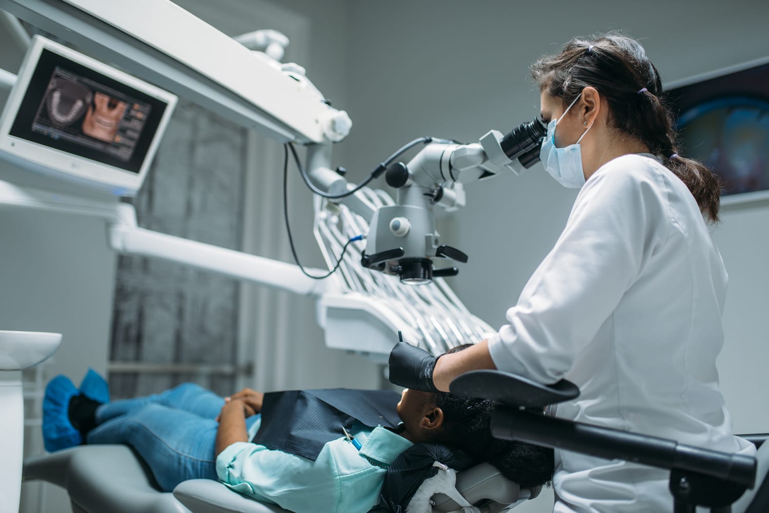 Cirugía dental en Lugo planificada con estudio clínico y pruebas de imagen
