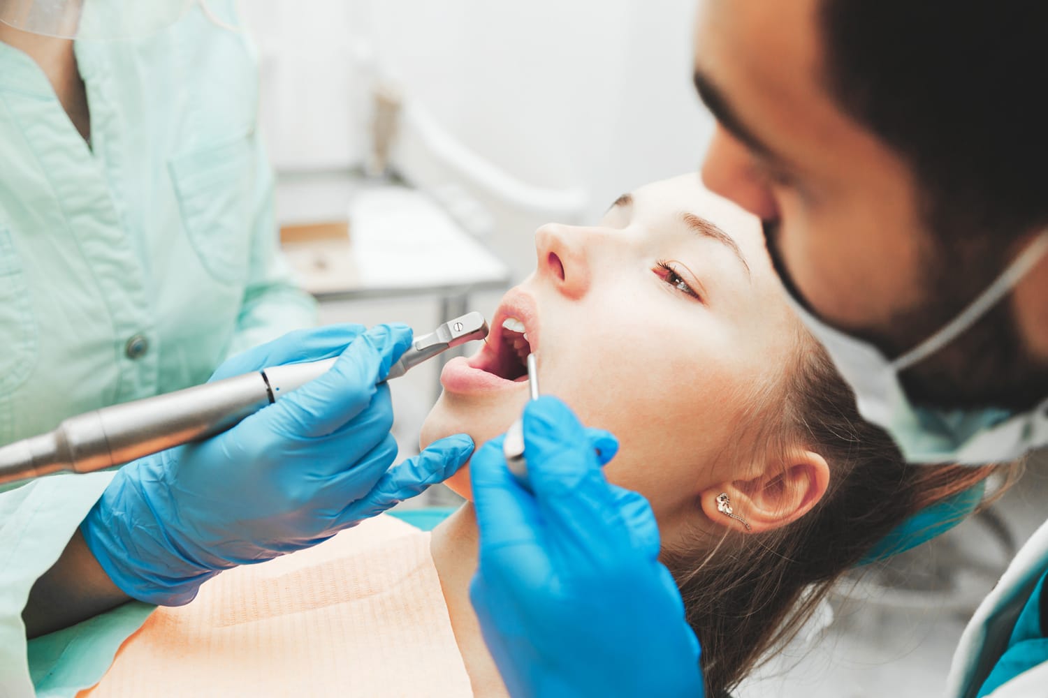 Control de encías y tejidos alrededor de un implante dental