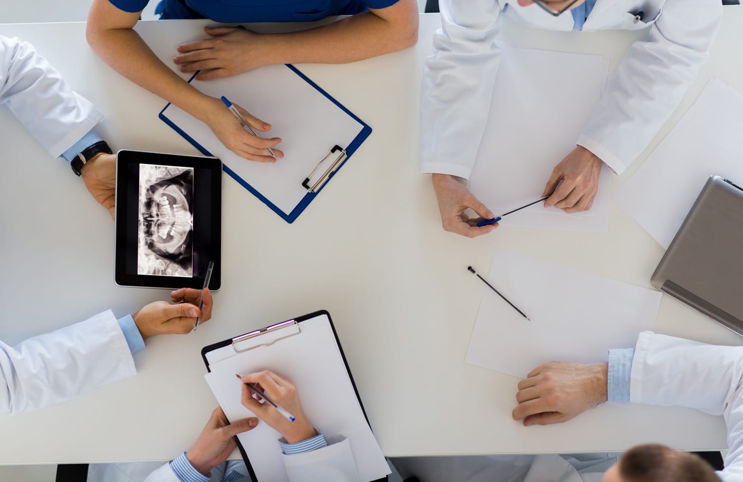 Pruebas radiológicas utilizadas para planificar una cirugía dental con precisión