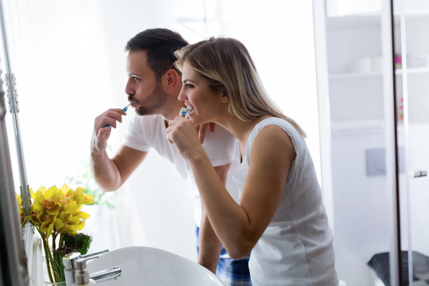 Técnica de cepillado dental para prevenir caries y enfermedades de las encías