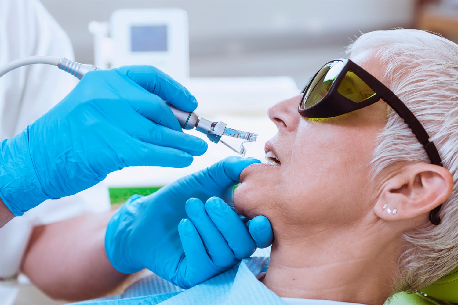 Uso de láser dental en procedimientos odontológicos de precisión