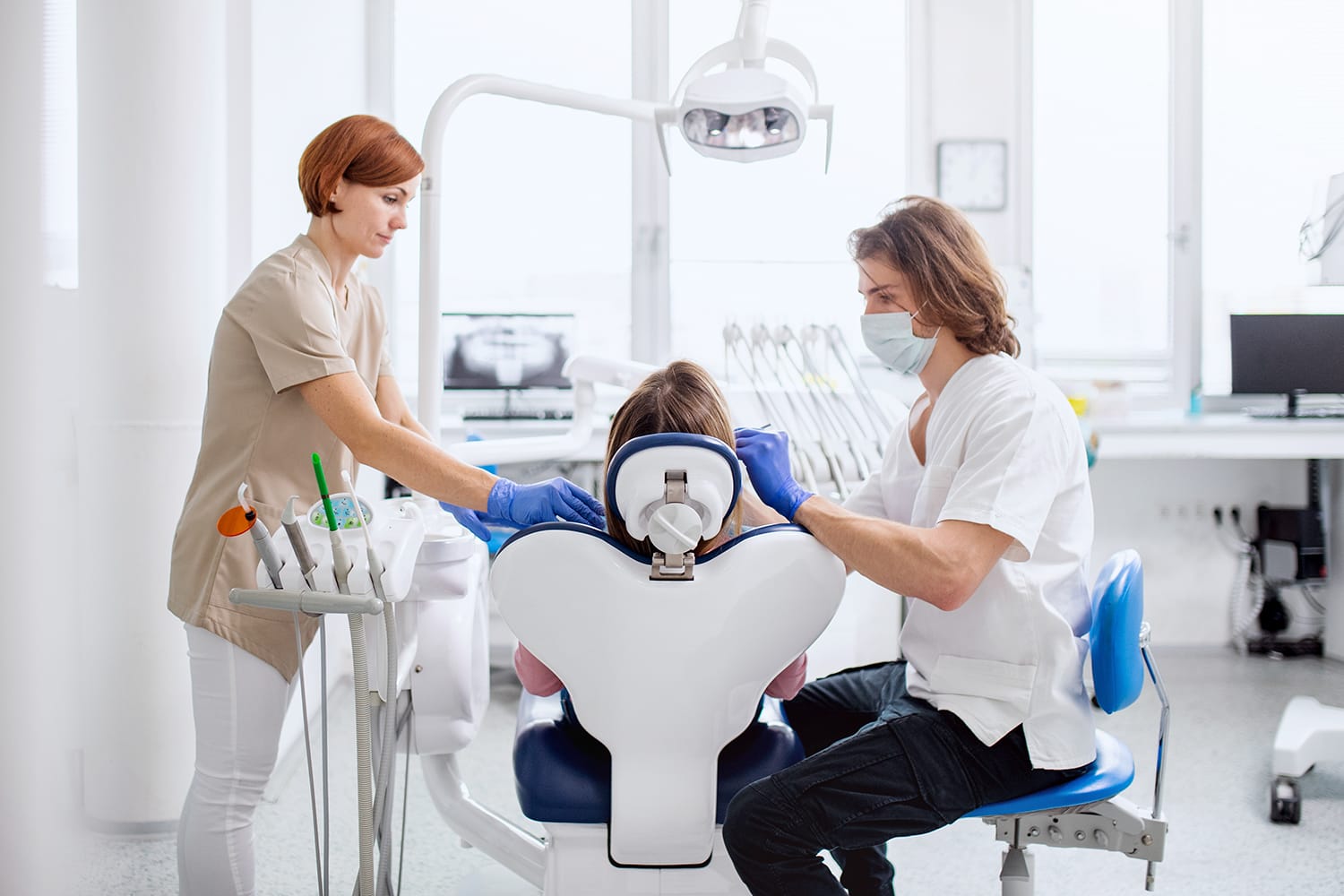 Profilaxis dental para eliminar placa y depósitos acumulados
