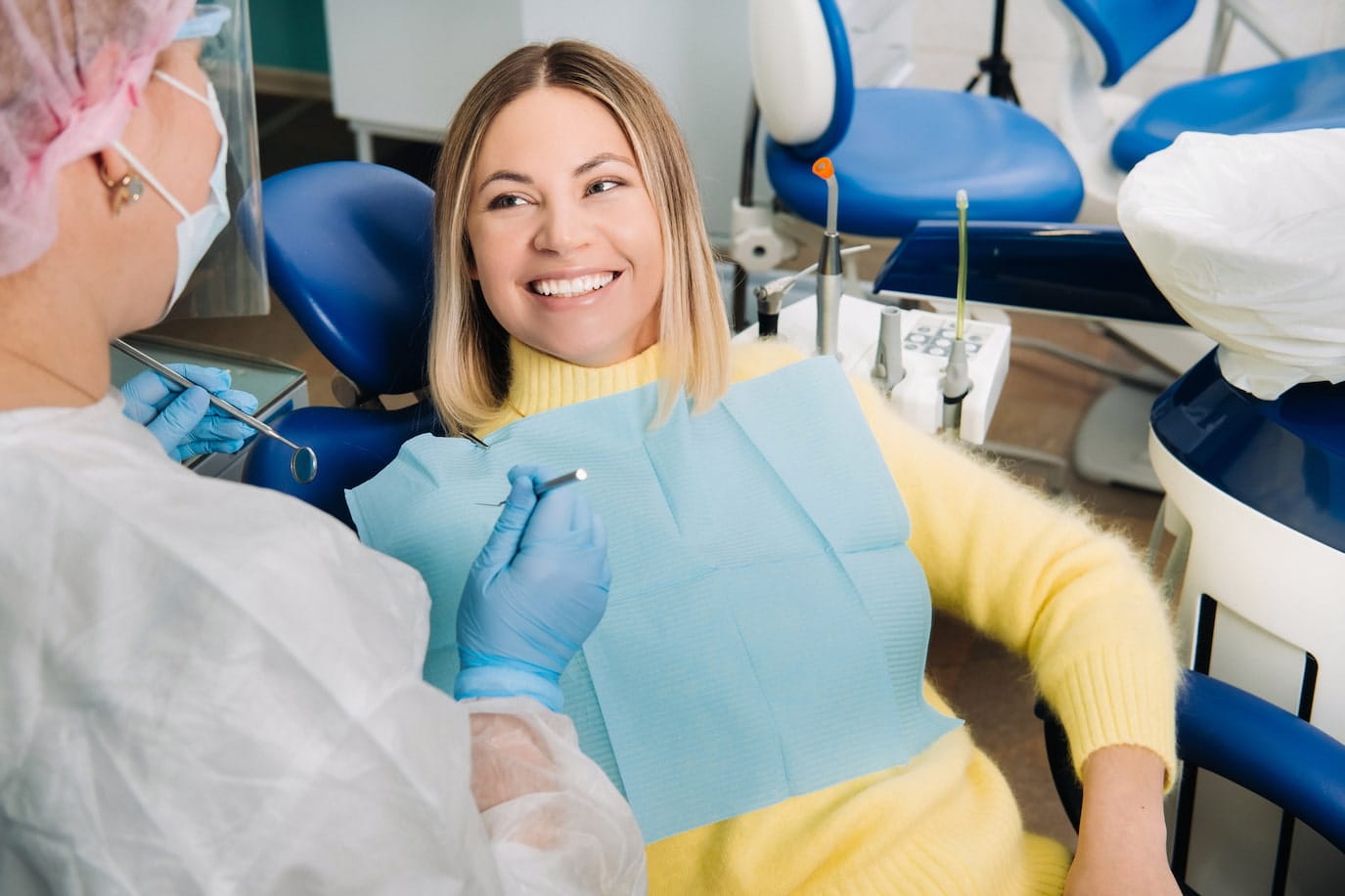 Tratamiento con puente dental fijo Puente dental fijo colocado para reponer dientes perdidos