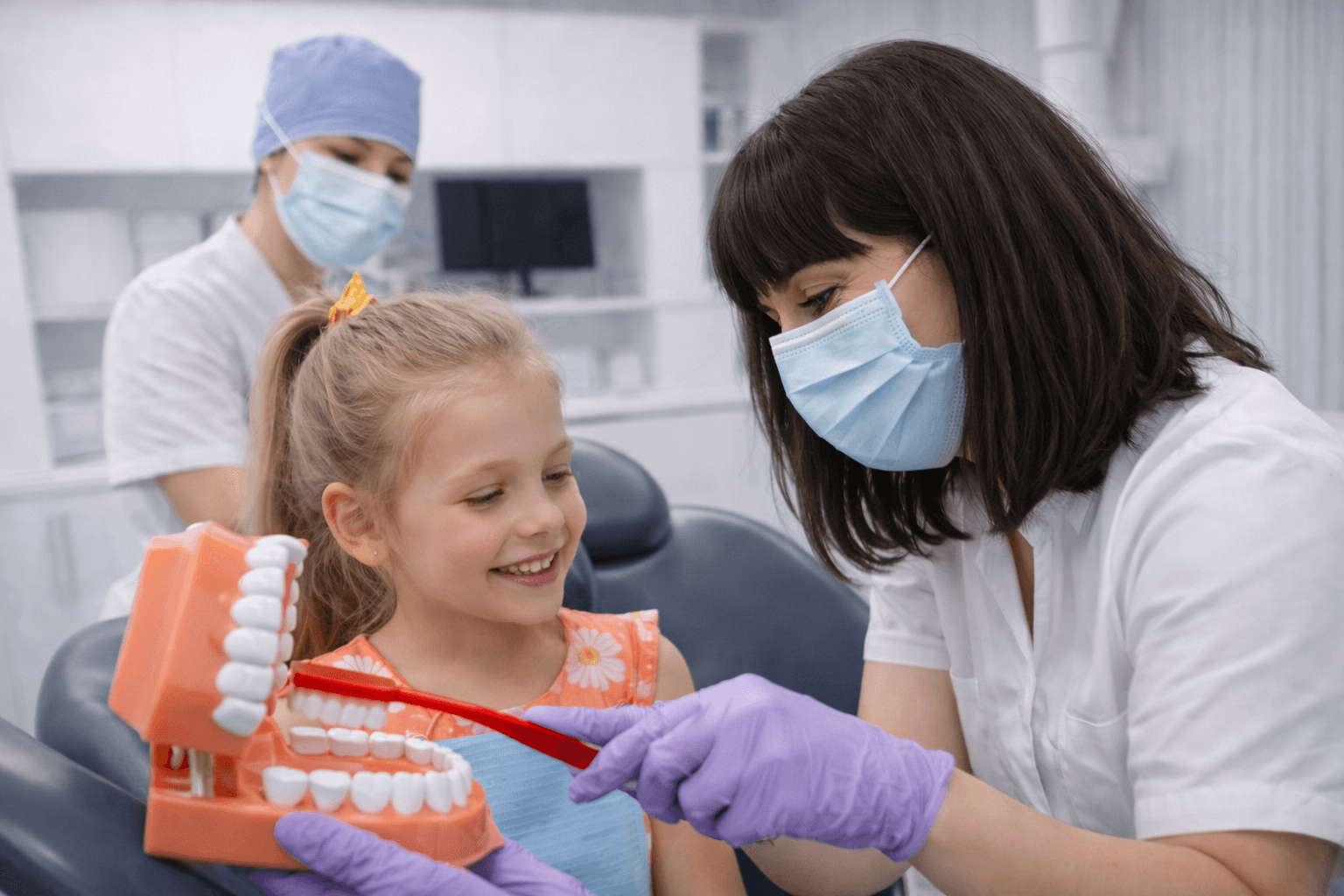 Atención odontopediátrica para el cuidado dental de los niños